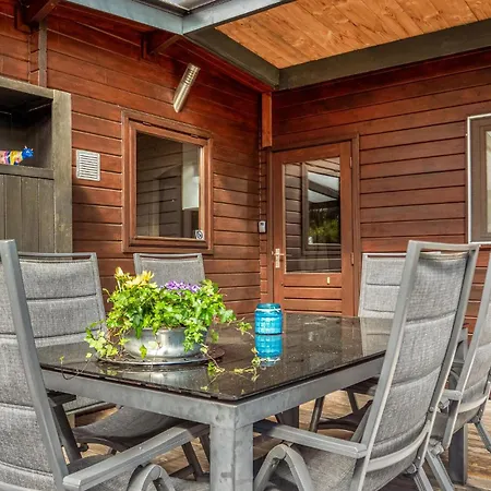 Camping Amazing Stacaravan In Zeeland
